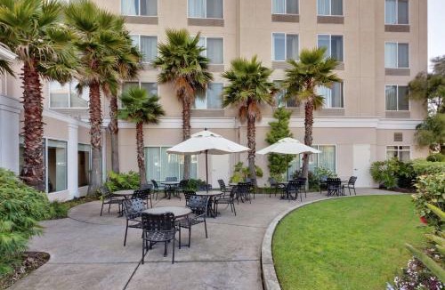 The East Side Hotel | Hilton Garden Inn San Francisco Airport North