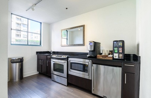 South Beach Apartment | Hip South Beach 1BR w/Pool, Gym & Lounge, nr Dining, by Blueground