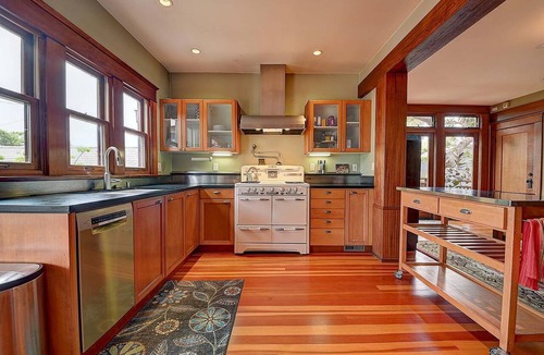 Belmont Heights House | Historic Craftsman Pet Friendly Sleeps 6