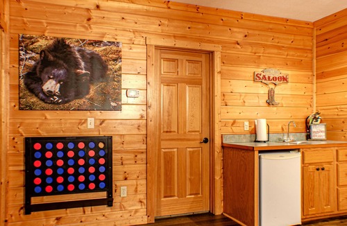 Pigeon Forge Cabin | Hoedown Hideaway - Walk to pool/No scary drive/Game room/Prime location/Hot tub