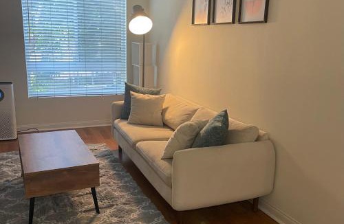 Koreatown Apartment | Holiday in LA - 1br with Free parking, Laundry, Pool