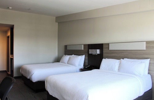 Pumpkin Center Hotel | Holiday Inn Express Bakersfield by IHG