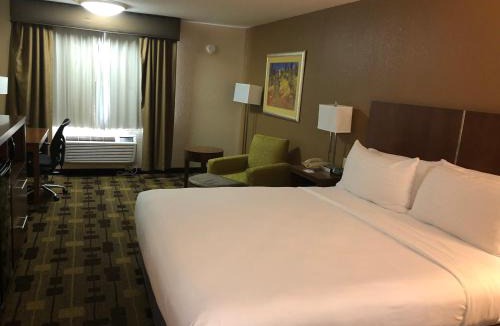 Corning Hotel | Holiday Inn Express Corning by IHG