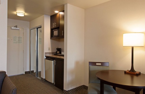 Hermosa Beach Hotel | Holiday Inn Express Hotel & Suites Hermosa Beach by IHG