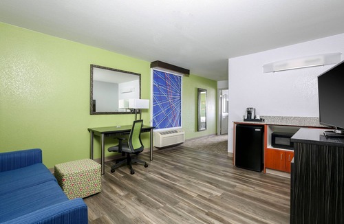 Lancaster Hotel | Holiday Inn Express Lancaster by IHG