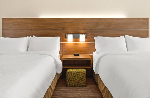 Fairfield Hotel | Holiday Inn Express & Suites Suisun City by IHG