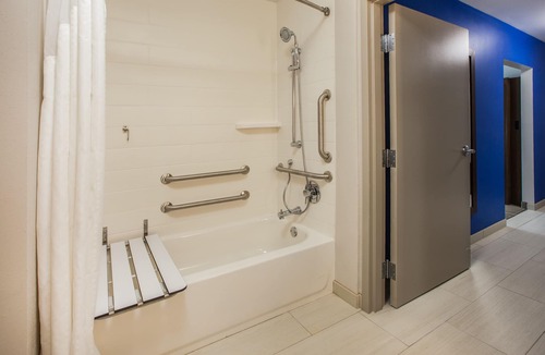 North San Jose Hotel | Holiday Inn Express & Suites San Jose Airport by IHG