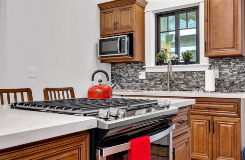 Hollywood House | ★HOLLYWOOD 4B/2B ✩ FULLY RENOVATED ONE OF A KIND CRAFTSMAN HOUSE✩ W/PARKING