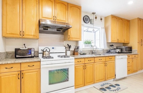 Cypress House | Home Away From Home Near Disneyland, Knott’s Berry Farm, Beaches, & Los Angeles.
