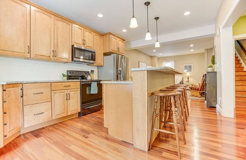 Paradise House | Home in Paradise w/Hot Tub, Jacuzzi + Fire Pit!
