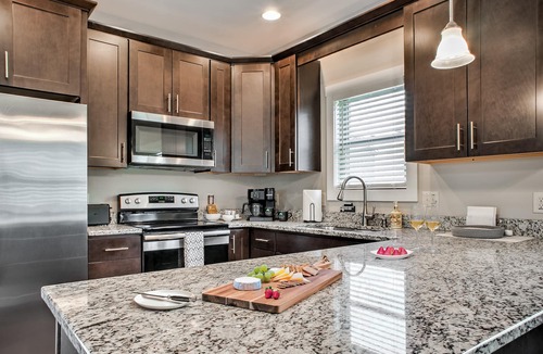Oakley House | Home Near Biltmore Estate | Pet-Friendly 3BR (30-Night Minimum + Year-Long Lease Option)