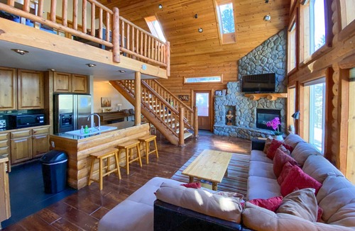 Country Club Estates Cottage | Home w/Indoor Pool in South Lake Tahoe!