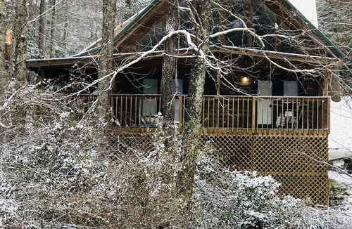 Gatlinburg Cabin | Homestyle Cabin Private but Close to all Gatlinburg fun in the arts district!