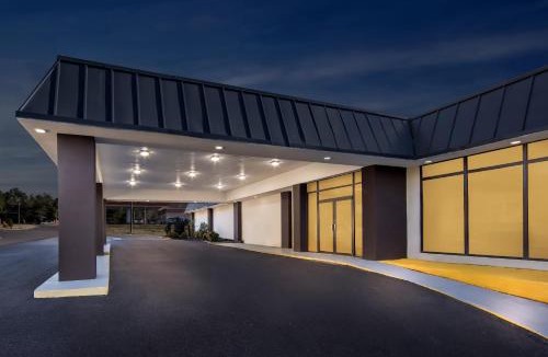Athens Hotel | HomeTowne Studios by Red Roof Athens, TN