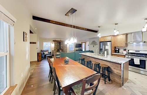 Tahoe Pines House | Homewood Cabin Among the Pines