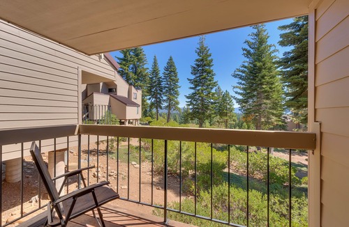 Carnelian Woods House | Honeymooner: Studio, 1.5 BA Townhouse in Carnelian Bay, Sleeps 4