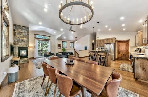 Country Club Estates Cabin | Hot Tub, Air Conditioning, Games, EV Charger