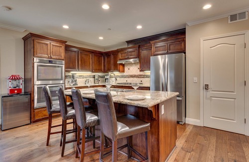 Lakeside Park House | Hot Tub, Arcade, AC, Grill, Walk to Heavenly/Lake/Casinos: Tahoe Woods Gem