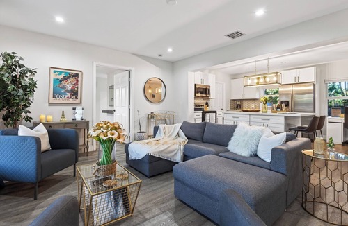 Middle River Terrace House | Hot Tub + Firepit + Al Fresco Dining | 10mins to Beach | Middle Terrace Cottage