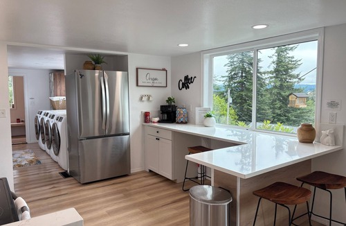 Coos Bay House | Hot Tub Tree Fort Game Room 2 Master Suites Near Bandon Dunes