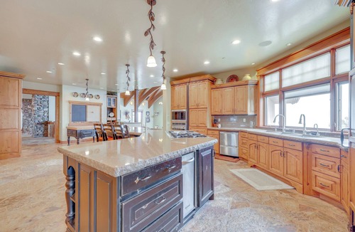 Yucaipa House | Hot Tub + Views: Luxe Mountain Escape in Yucaipa