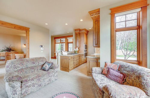 Yucaipa House | Hot Tub + Views: Luxe Mountain Escape in Yucaipa