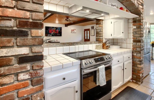 Yosemite Forks House | Hot Tub, Views, Privacy, Game Room, just 5 min from Downtown!