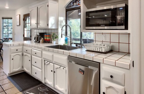 Yosemite Forks House | Hot Tub, Views, Privacy, Game Room, just 5 min from Downtown!