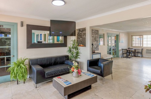 Loma Alta Hotel | Hotel Avenida - Oceanside Camp Pendleton