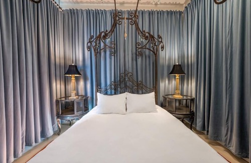 Logan Heights Hotel | Hotel Narcissus - Room 2