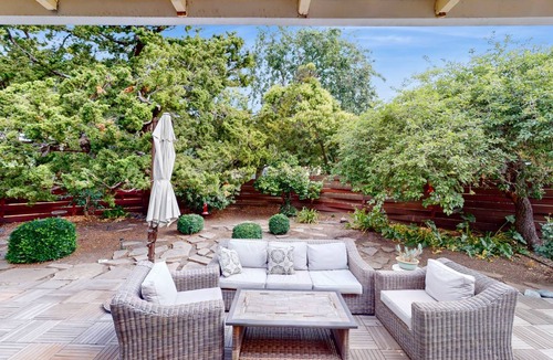Junior College Neighborhood Association House | House ∙ 2 bedrooms ∙ 4 guests
