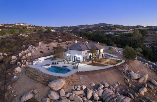 Temecula House | House ∙ 5 bedrooms ∙ 12 guests