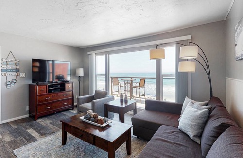 Carlsbad Village House | House ∙ 6 bedrooms ∙ 16 guests