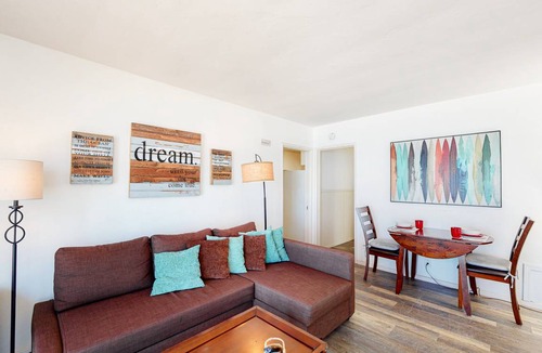 Carlsbad Village House | House ∙ 6 bedrooms ∙ 16 guests