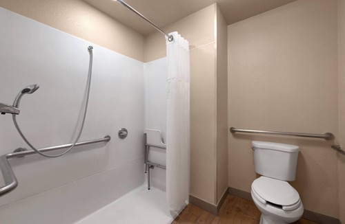 Ceres Hotel | Howard Johnson by Wyndham Modesto Ceres