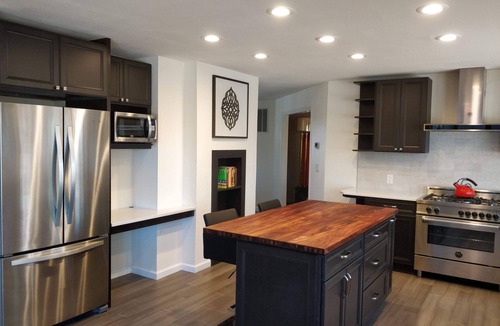 Montgomery Estates House | Huge 7BR/4.5BA - Hot Tub, Ping Pong/Pool Table, Street Fighter, Gas BBQ