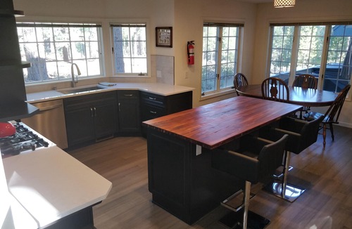 Montgomery Estates House | Huge 7BR/4.5BA - Hot Tub, Ping Pong/Pool Table, Street Fighter, Gas BBQ