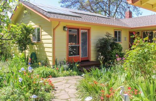Santa Rosa House | Hummingbird Garden Retreat