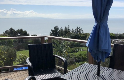 Bolinas House | Iconic Mushroom House. Ocean Views, Walk to Beach and Sauna!