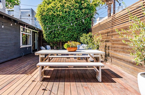 Venice House | Iconic Venice Bungalow: 5-minute walk to beach