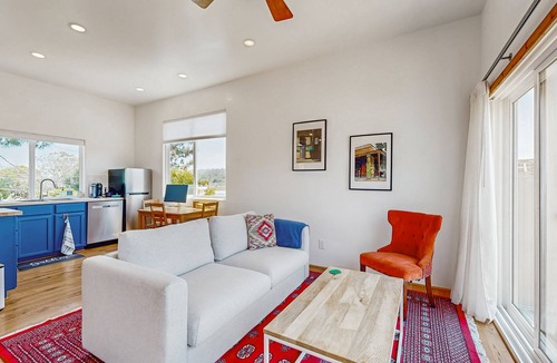 Del Mar Heights House | Idyllic Dog Friendly, Coastal Retreat w/Shared Pool - Walk to Beach & Lagoon
