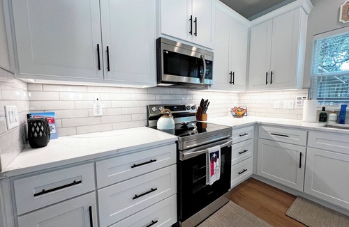 Canyon Lake Cottage | Immaculate, pet-free 3 Bed/2 Bath home w/large covered patio near the Lake!