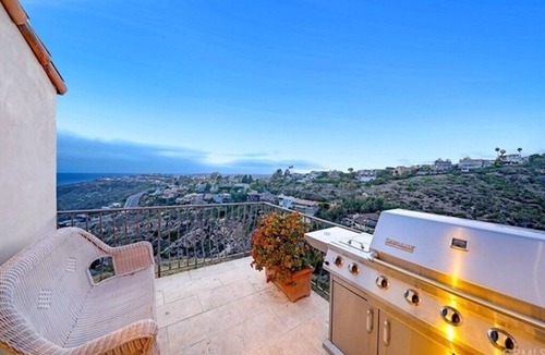 Top of the World House | In Laguna Beach 30 days minimum