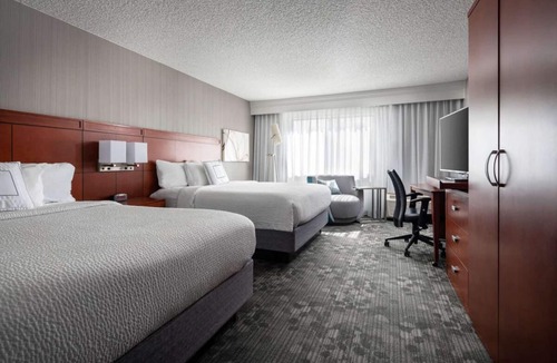 Camarillo Hotel | Indulge in Home-Like Comfort! 2 Comfortable Units, Near Camarillo Ranch House