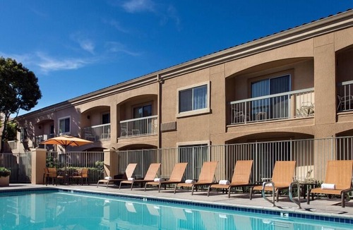 Camarillo Hotel | Indulge in Home-Like Comfort! 2 Comfortable Units, Near Camarillo Ranch House