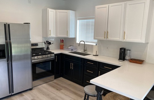 San Fernando House | Inviting Casita Just 10 Mins from Metrolink – Cozy & Convenient!