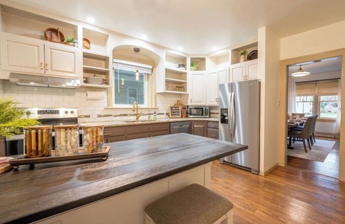 Myerstown House | Isaac Bahney Homestead w/POOL & HOT TUB