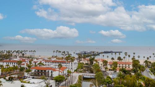 Lower State Hostel | ITH Santa Barbara Surf Hostel