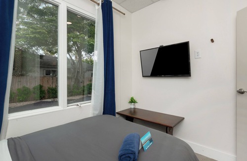 Lower State Hostel | ITH Santa Barbara Surf Hostel