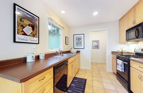 Sonoma House | Jane's Cottage-The Perfect Wine County Retreat - Includes Wine Tasting Passport